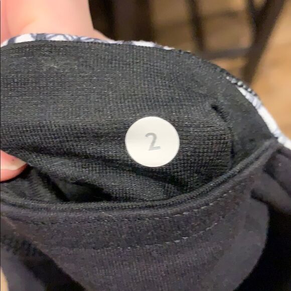 Cropped Lululemon Leggings Sz 2 - Picture 3 of 3